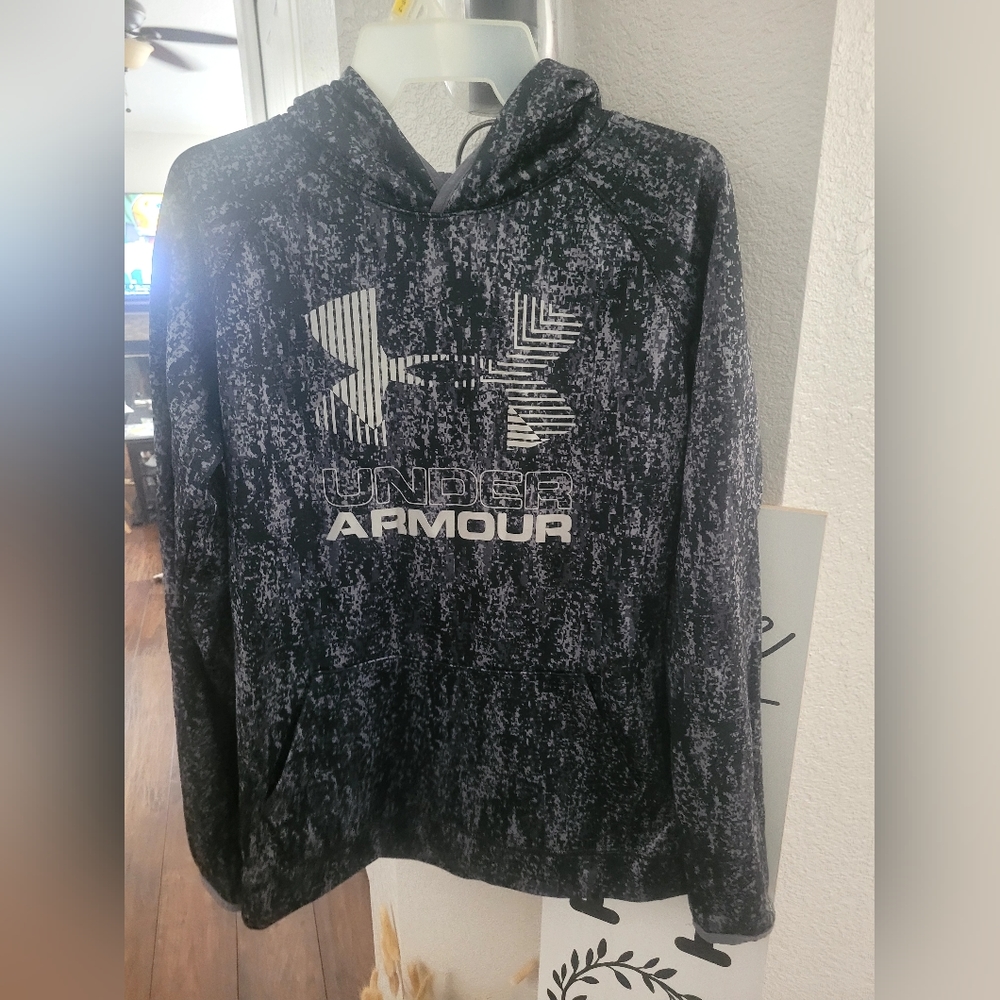 Under Armour hoodie -YXL